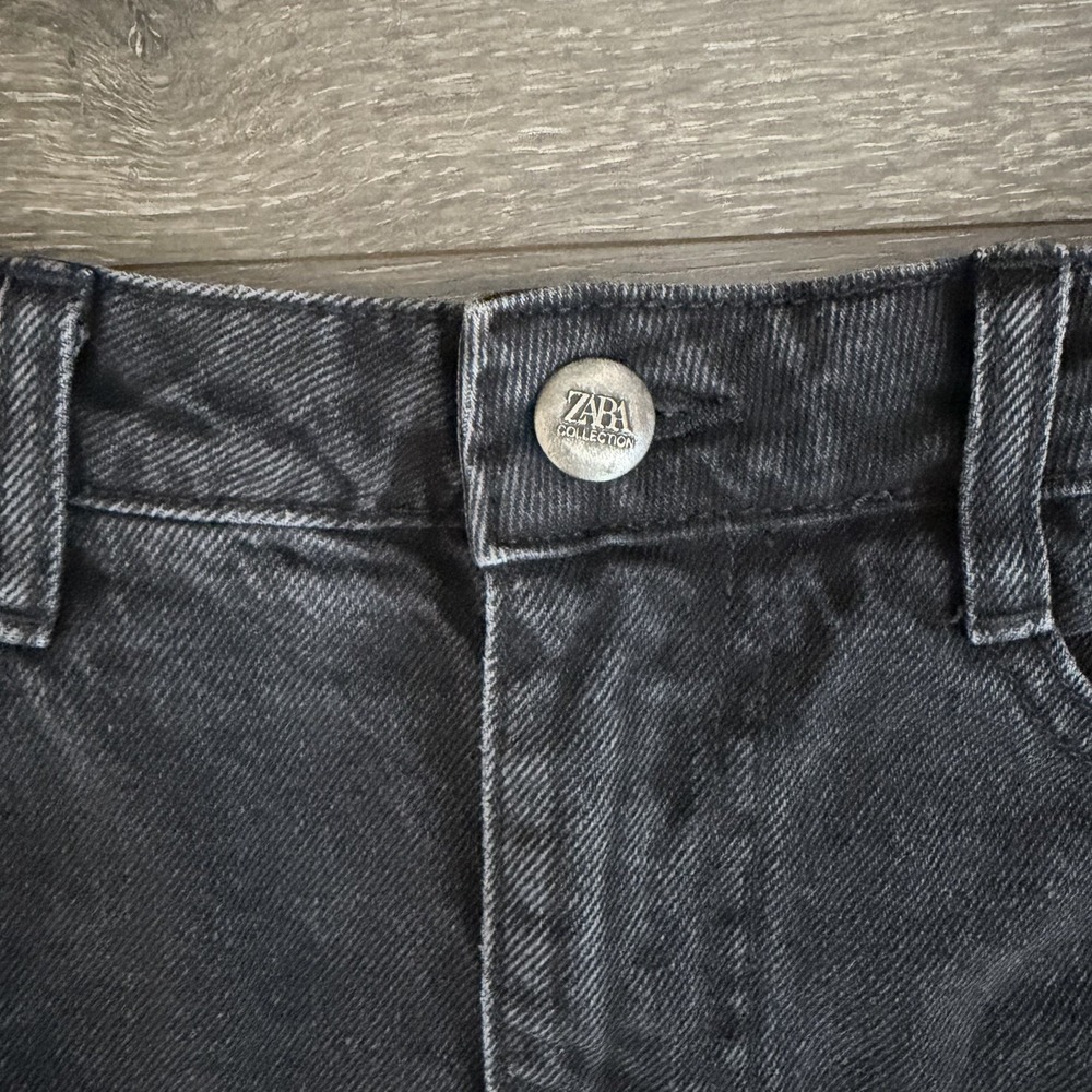 Zara Women‎ Size 4 Black High Rise Raw Hem Cut Off Denim Shorts 3" Inseam Grunge - Picture 2 of 8